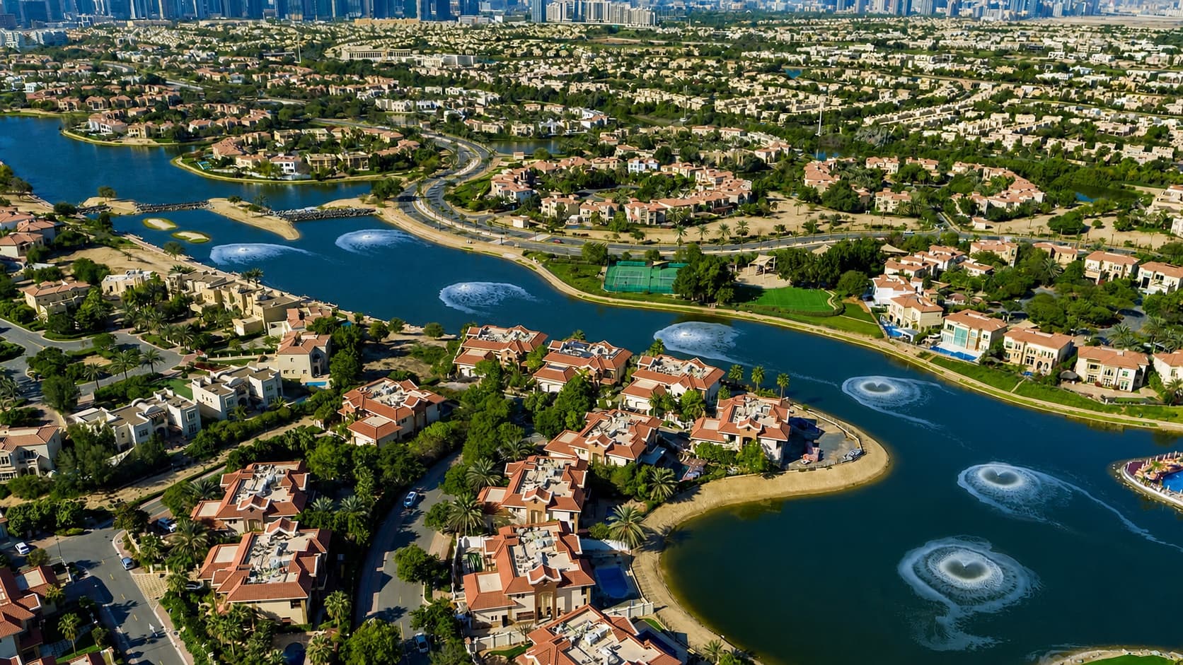 Mature lakes, landscaping and villa clusters in Jumeirah Islands
