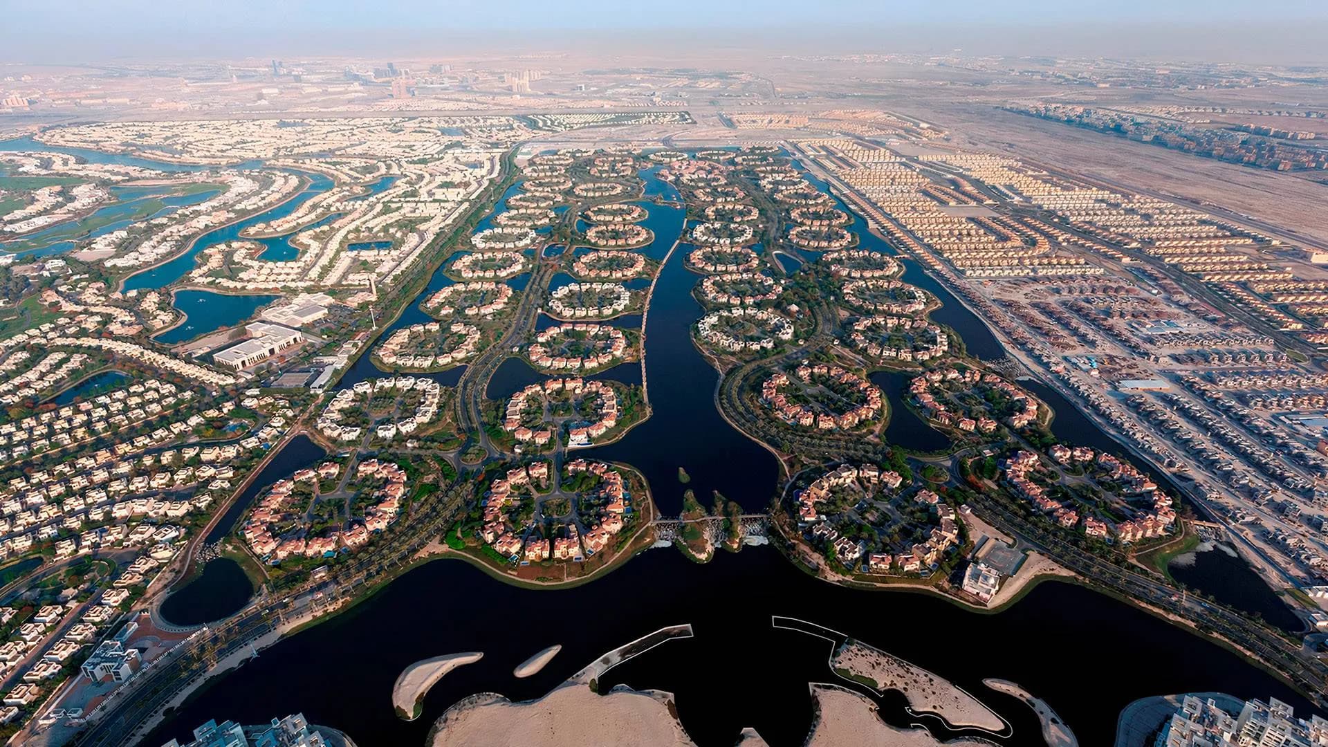 Wide aerial view of Jumeirah Islands