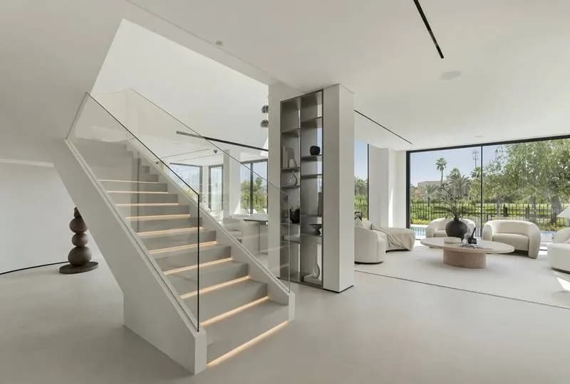 Renovated, extended villa with city and skyline views, photo 5