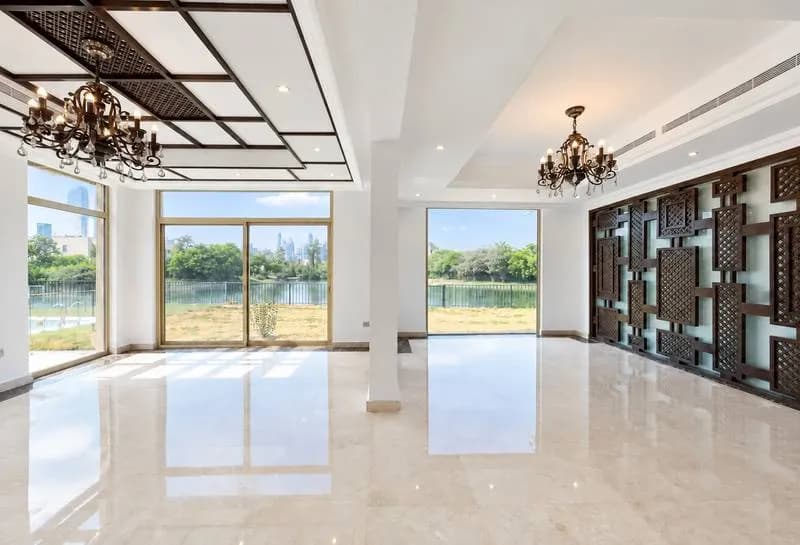 Extended lakefront villa with skyline views, photo 5