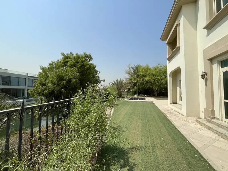 Lakefront villa renovation opportunity, photo 3