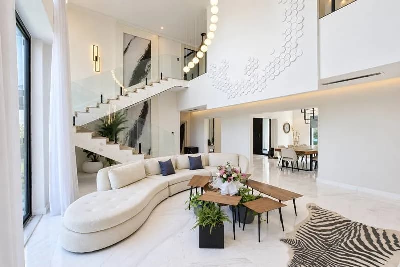 Renovated Garden Hall villa with lake views, photo 4