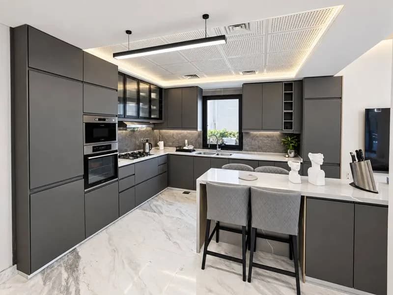 Renovated Garden Hall villa with lake views, photo 5