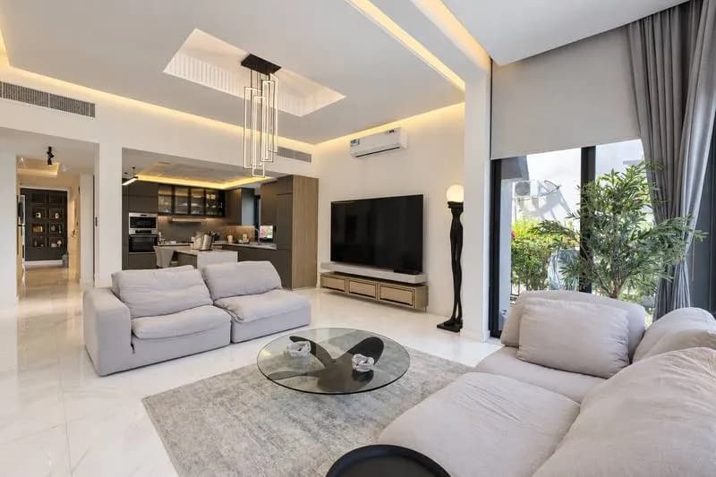 Renovated Garden Hall villa with lake views, photo 6