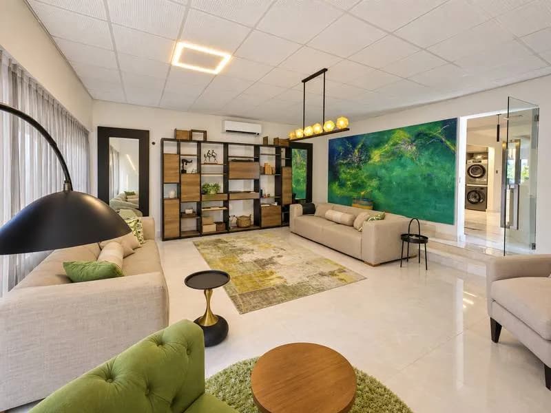 Renovated Garden Hall villa with lake views, photo 7