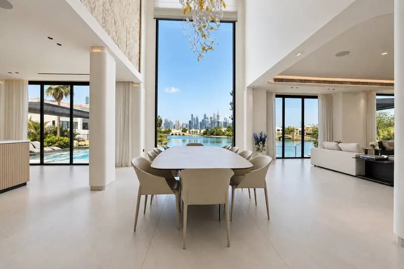 Extended, renovated villa with lake and skyline views, photo 3