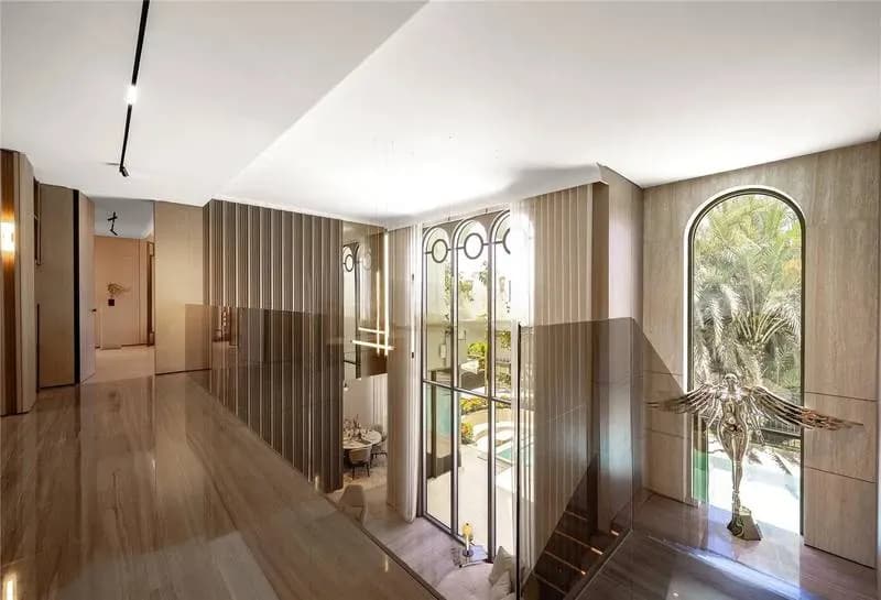 Upgraded, extended Garden Hall villa with lake views, photo 6