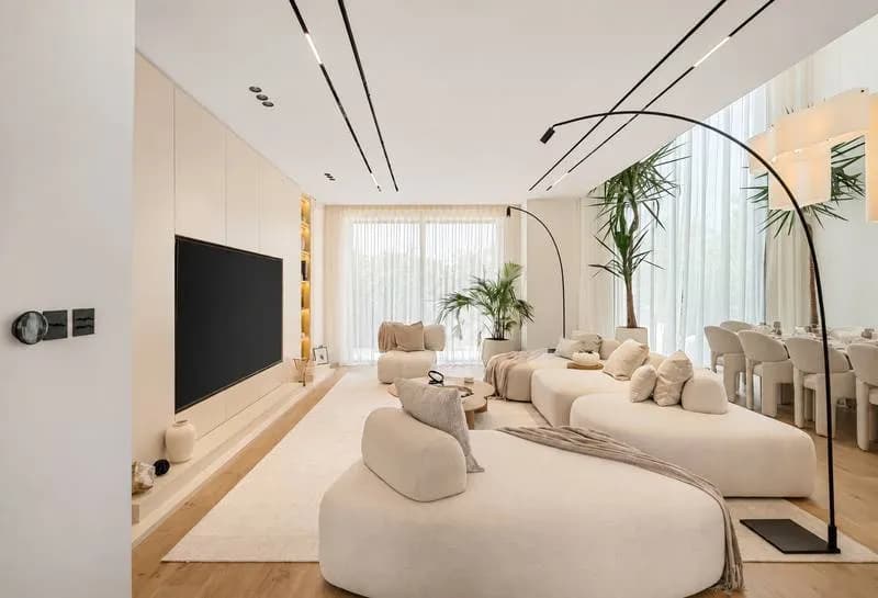 Renovated Balearic-style villa with park and skyline views, photo 3