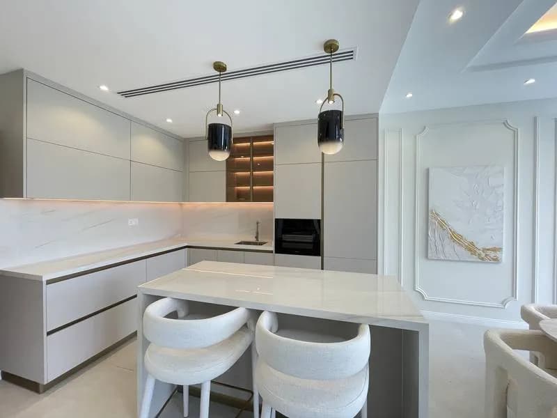 Renovated, extended lake-facing villa, photo 4