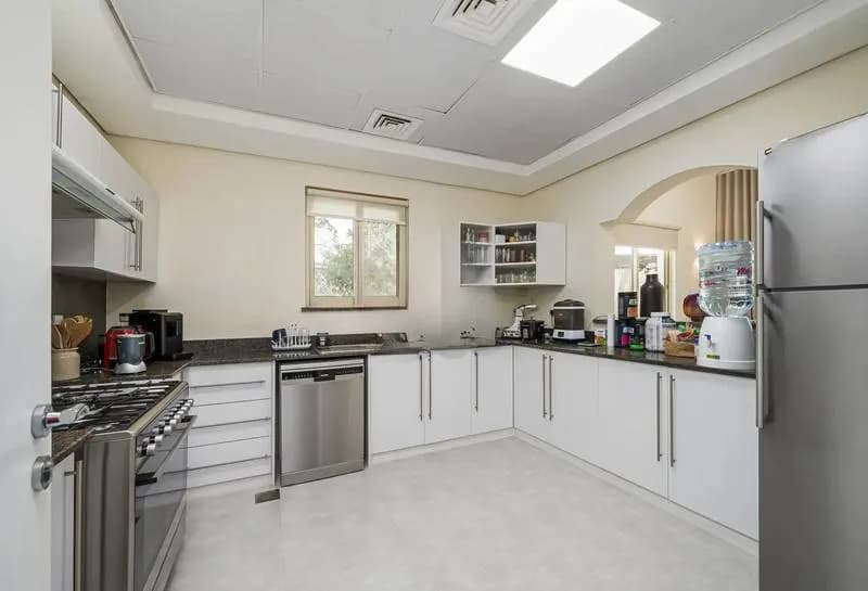 Tenanted Garden Hall villa with skyline views, photo 7