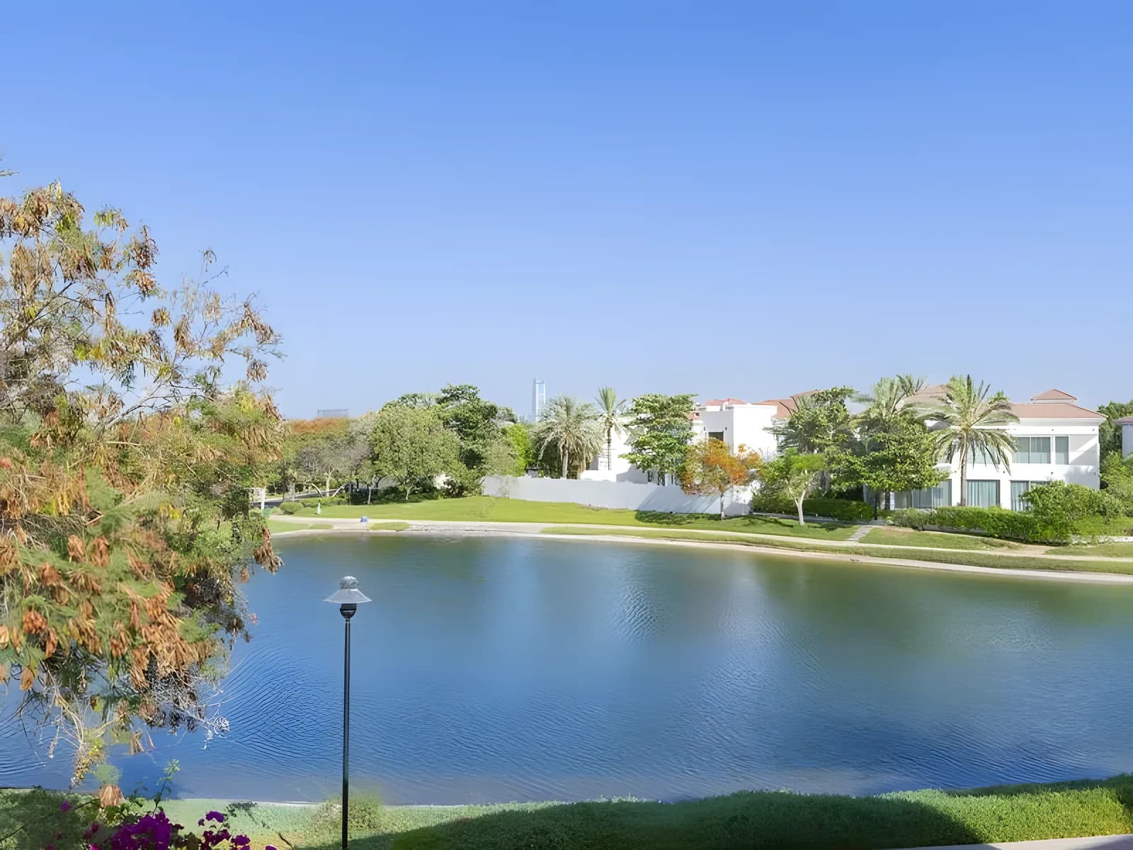 Extendable lake-facing investment villa, photo 1