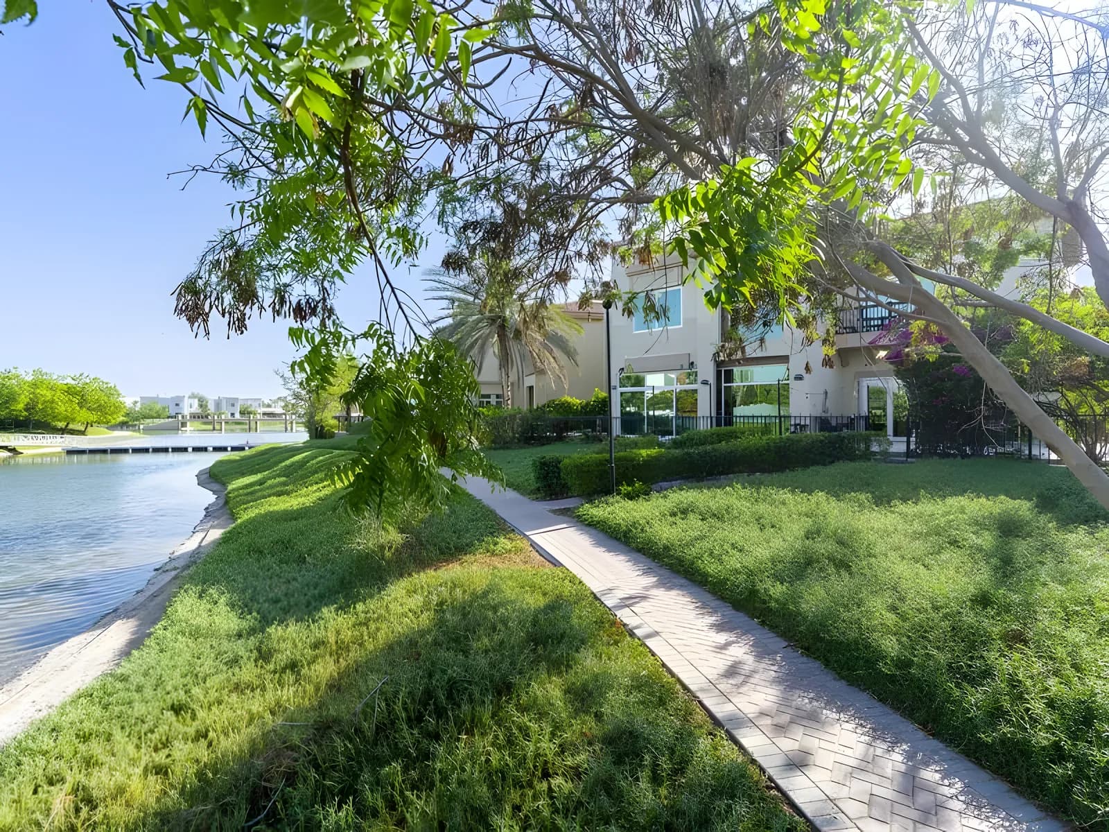 Extendable lake-facing investment villa, photo 2