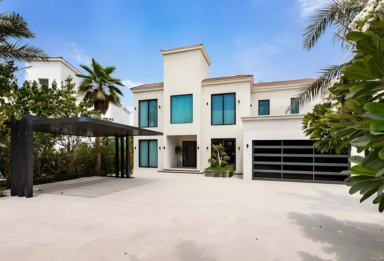Renovated, furnished villa with private garden outlook