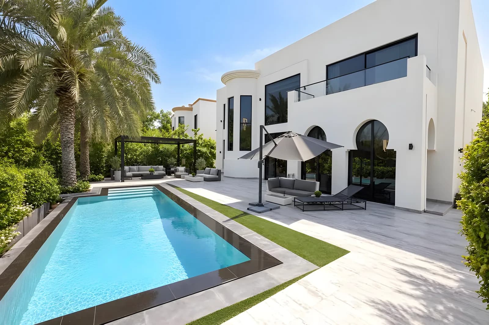 Renovated Garden Hall villa with lake views