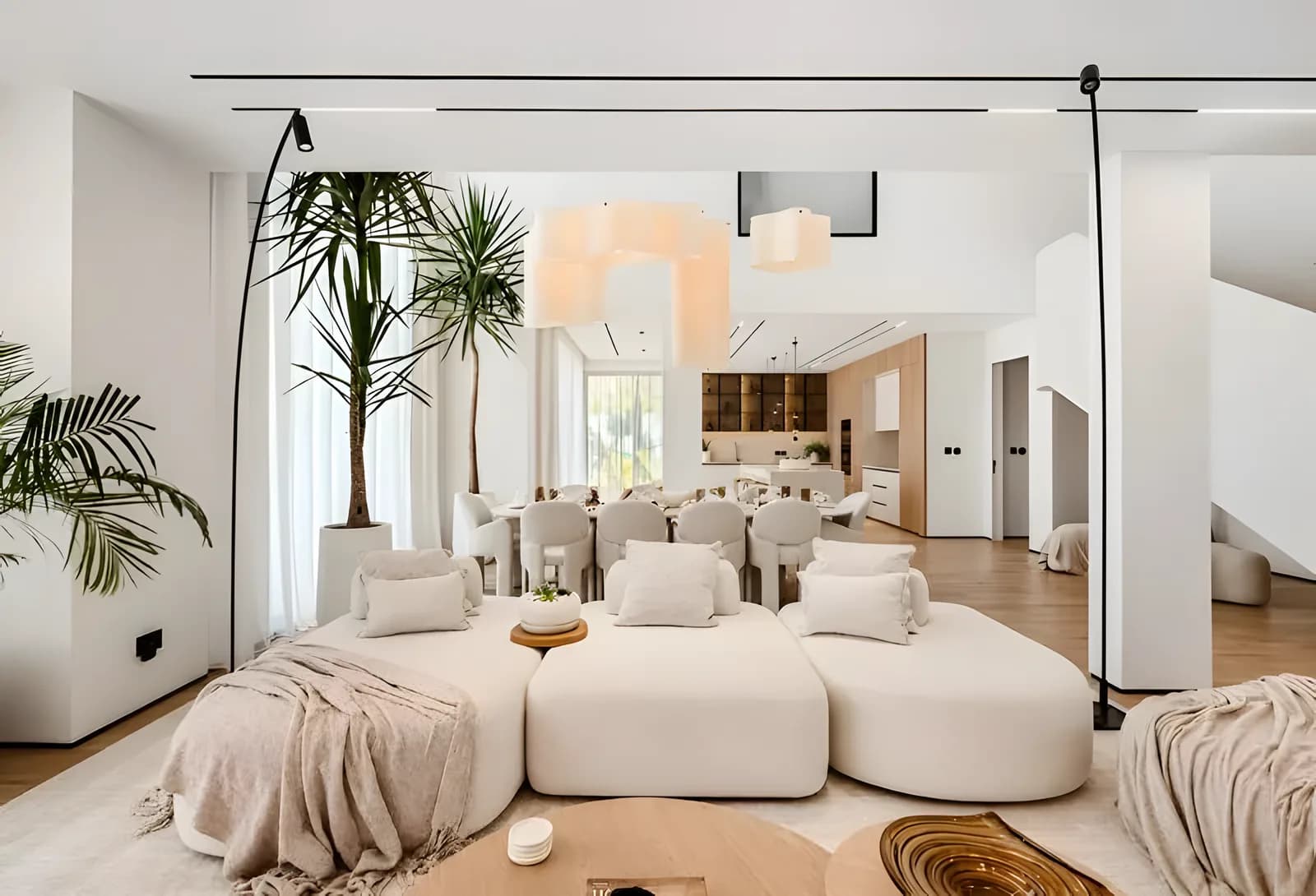 Renovated Balearic-style villa with park and skyline views