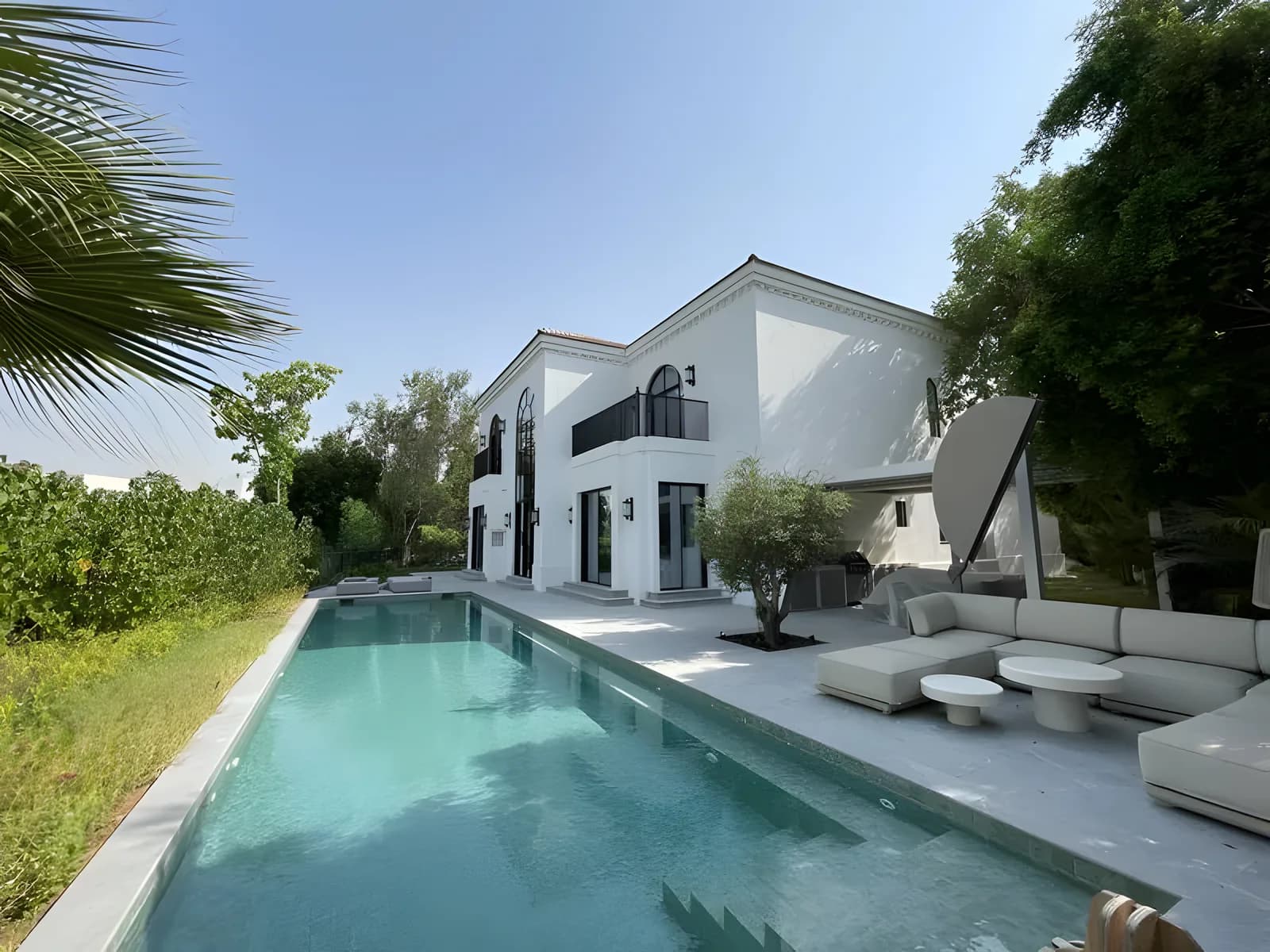 Renovated, extended lake-facing villa, photo 2