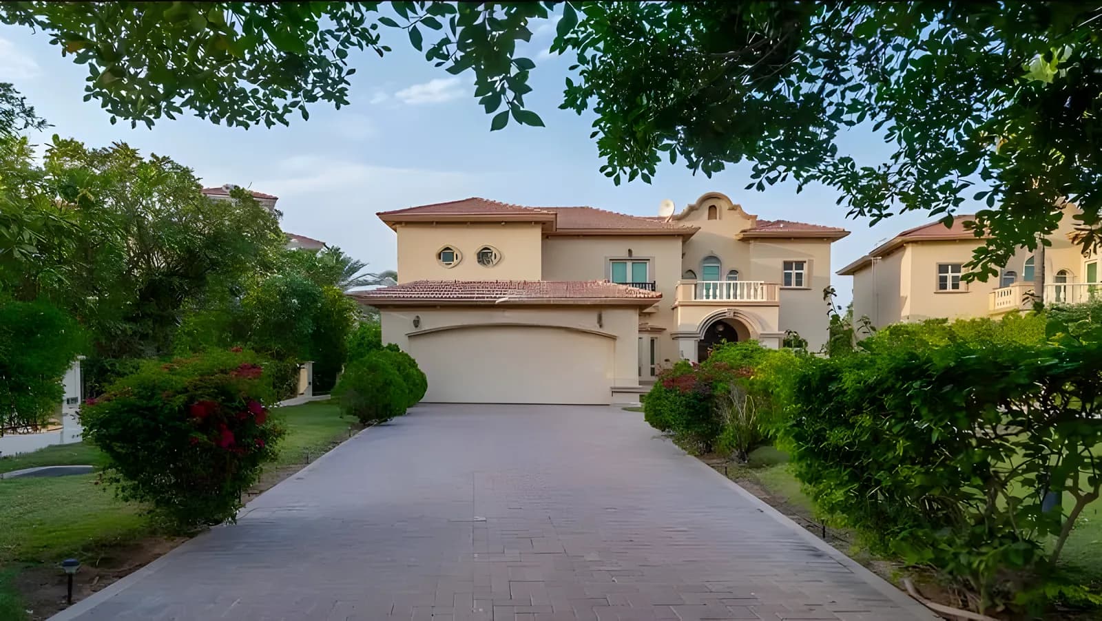 Tenanted Garden Hall villa with skyline views